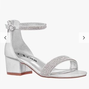 Nina Silver Valetta Heels Size 4